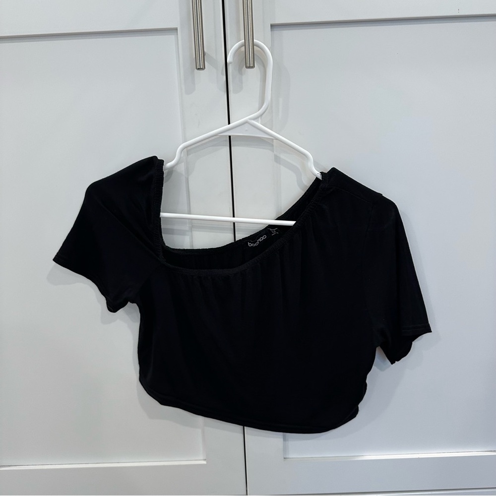 Boohoo Black Asymmetrical Crop Top Short Sleeve
